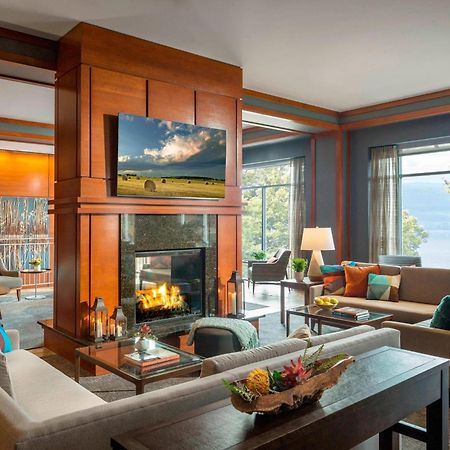 Отель Courtyard Burlington Harbor Экстерьер фото