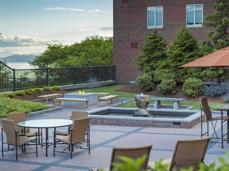 Отель Courtyard Burlington Harbor Экстерьер фото
