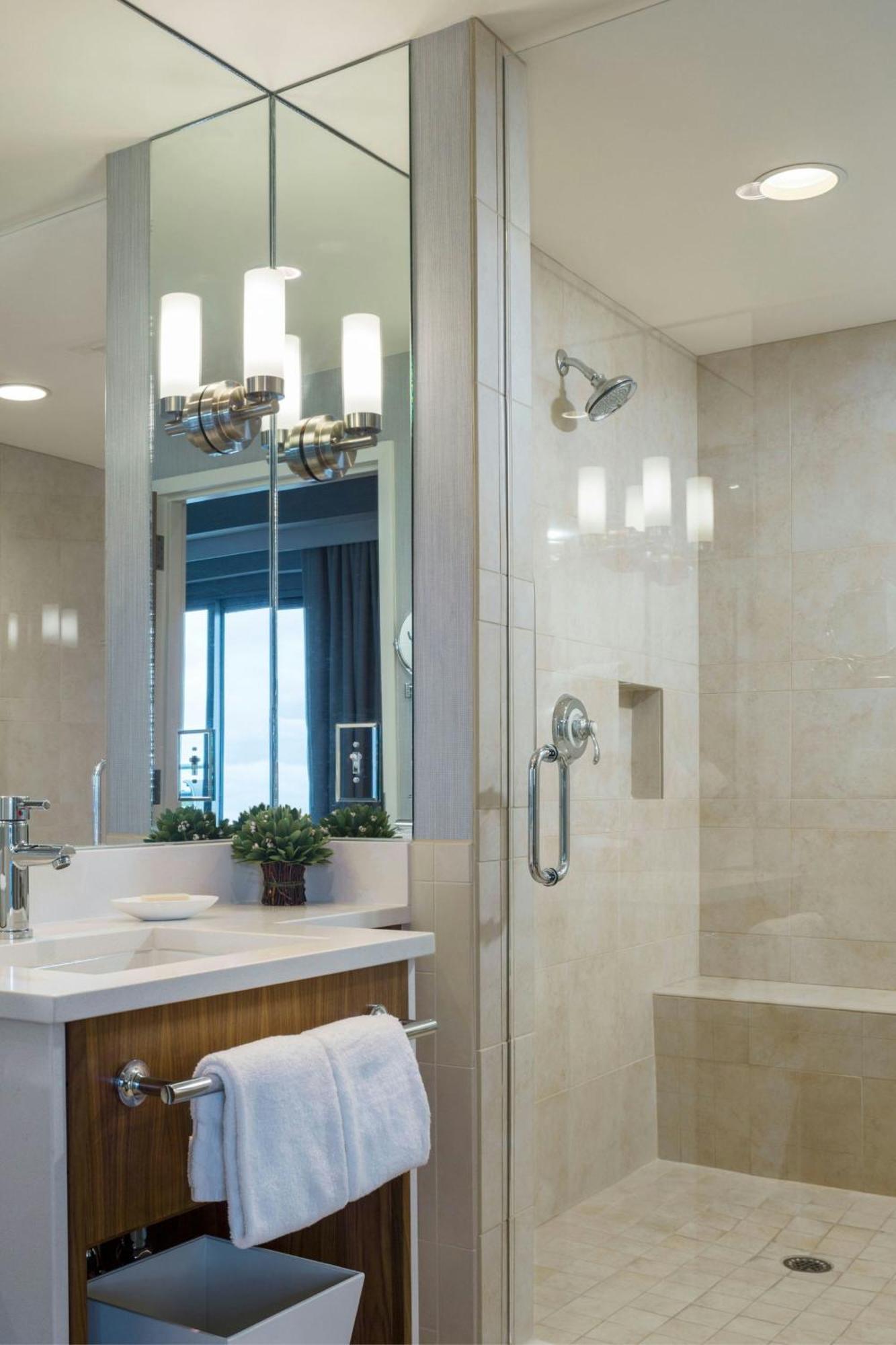 Отель Courtyard Burlington Harbor Экстерьер фото
