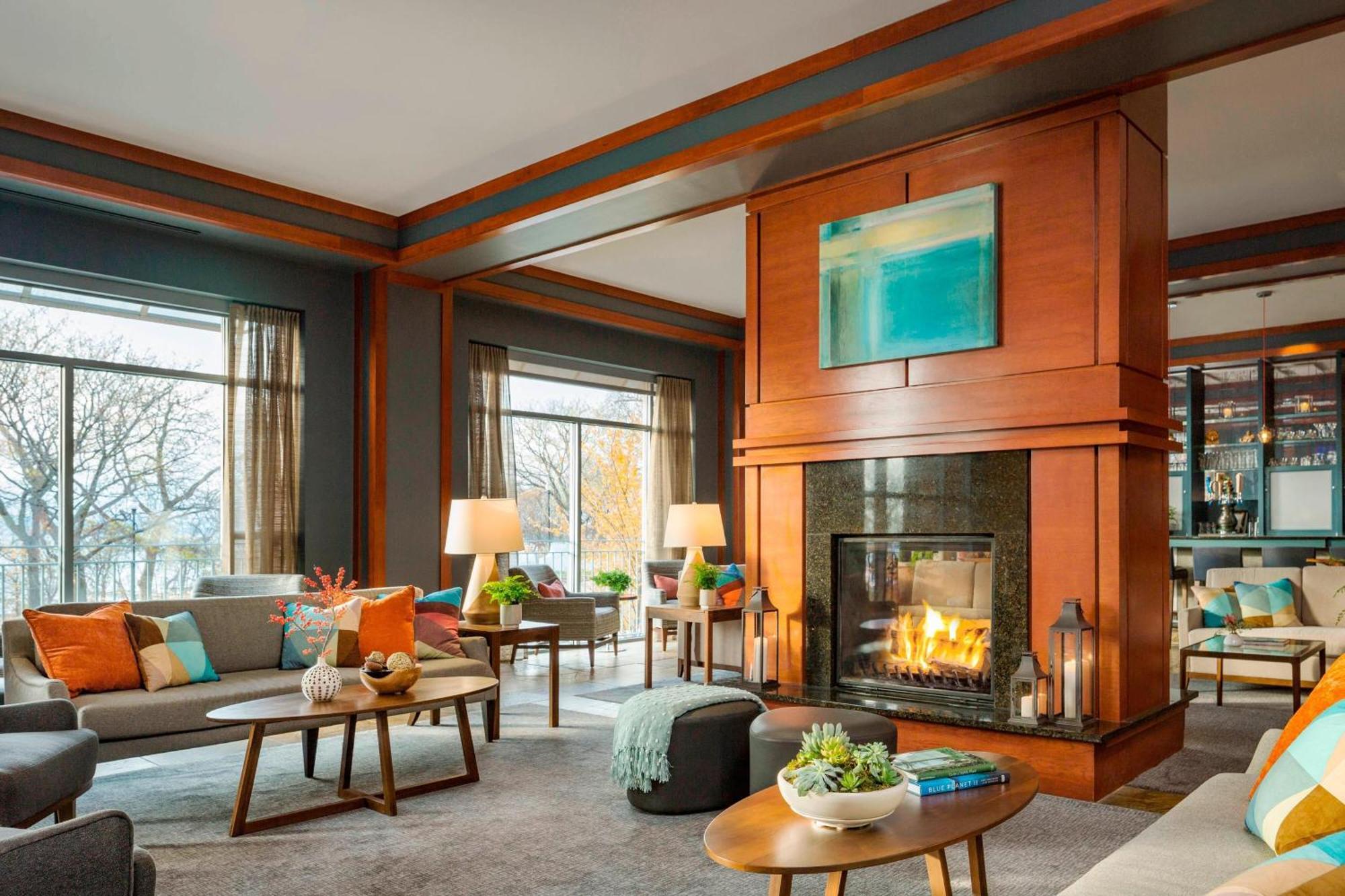 Отель Courtyard Burlington Harbor Экстерьер фото